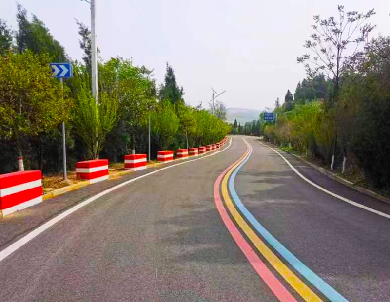 陕州区Y036吕郭线，岔里古槐树及古村落旅游景点，带动岔里村民经济增收，脱贫致富之路.jpg